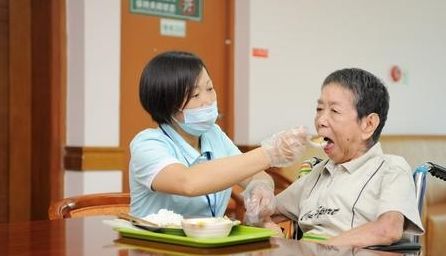 钟南山院士揭秘健康秘诀，锻炼与日常起居同等重要