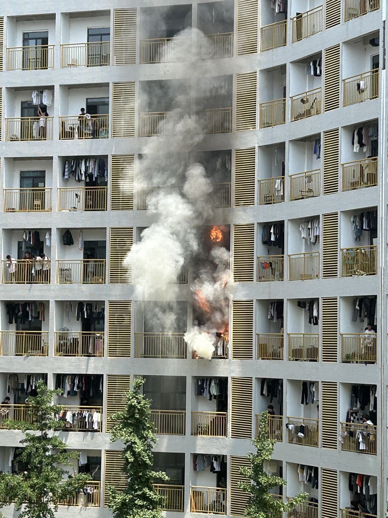 校方回应宿舍起火事件，责任、管理与深刻反思