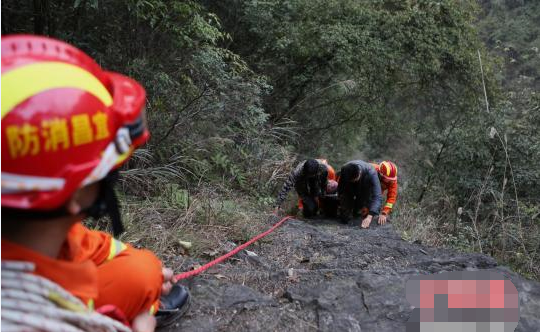 四川九峰山驴友坠崖身亡事件引发热议关注