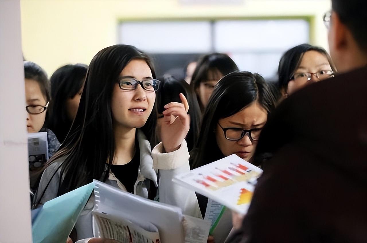 国考报名指南，报名条件与应届生应对策略